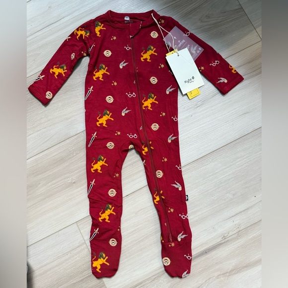 Kyte BABY Zippered Footie in
Gryffindor / About Harry Potter x Kyte BABY - Picture 1 of 7
